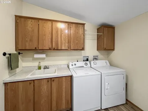 380 Seagrove Loop Lincoln City OR 97367