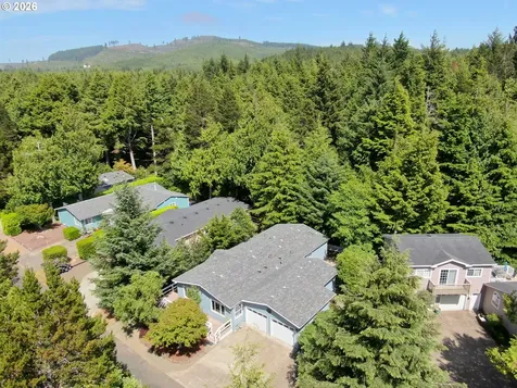 380 Seagrove Loop Lincoln City OR 97367