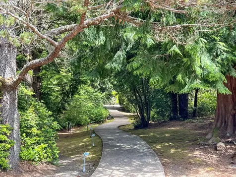 380 Seagrove Loop Lincoln City OR 97367