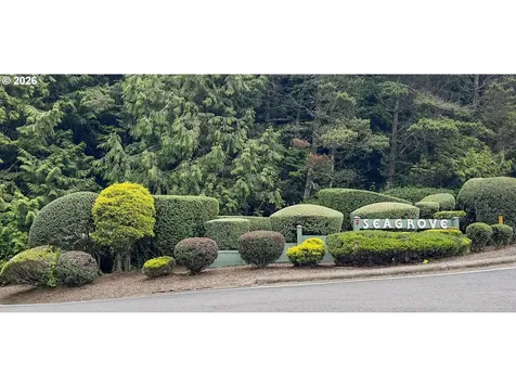 380 Seagrove Loop Lincoln City OR 97367