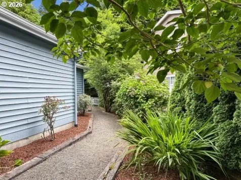 380 Seagrove Loop Lincoln City OR 97367