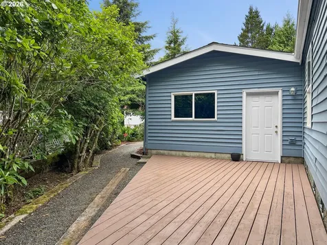 380 Seagrove Loop Lincoln City OR 97367