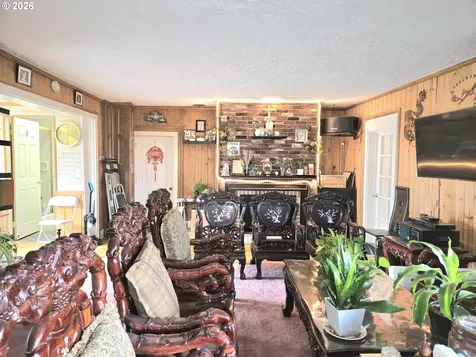 13548 SE Foster Road Portland OR 97236