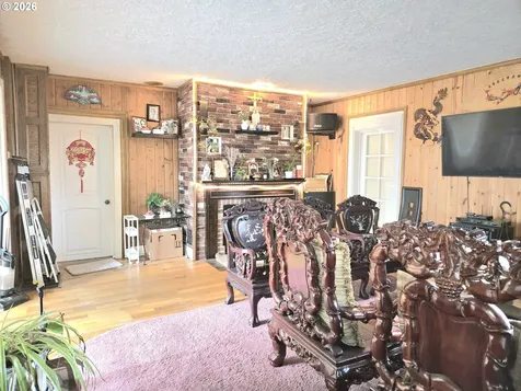 13548 SE Foster Road Portland OR 97236