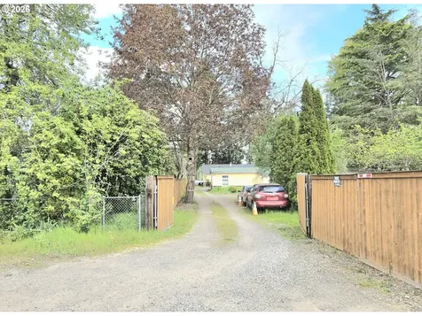 13548 SE Foster Road Portland OR 97236