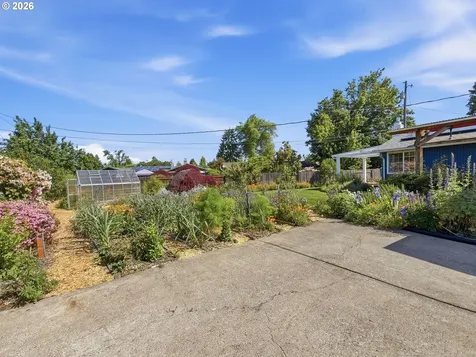 1040 Martha Court Eugene OR 97401