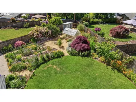 1040 Martha Court Eugene OR 97401