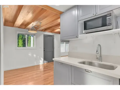 4824 SW Shattuck Road Portland OR 97221