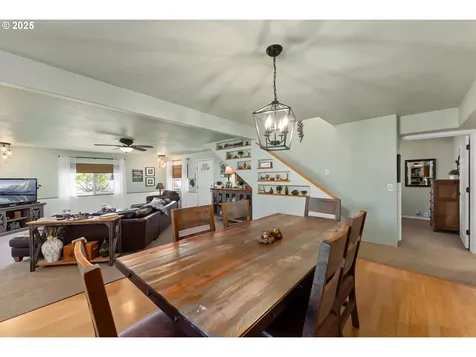 2104 NW Calkins Avenue Roseburg OR 97471