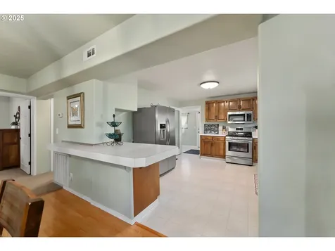 2104 NW Calkins Avenue Roseburg OR 97471