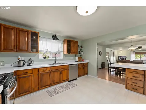 2104 NW Calkins Avenue Roseburg OR 97471