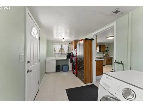 2104 NW Calkins Avenue Roseburg OR 97471