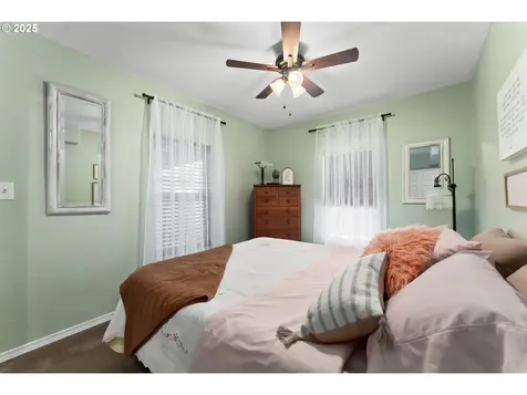 2104 NW Calkins Avenue Roseburg OR 97471