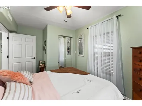 2104 NW Calkins Avenue Roseburg OR 97471