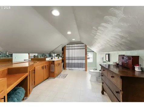 2104 NW Calkins Avenue Roseburg OR 97471