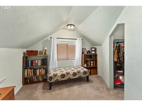 2104 NW Calkins Avenue Roseburg OR 97471