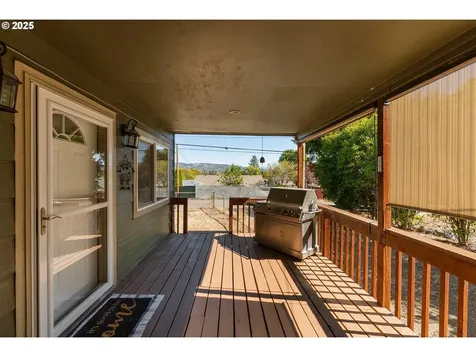 2104 NW Calkins Avenue Roseburg OR 97471