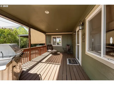 2104 NW Calkins Avenue Roseburg OR 97471