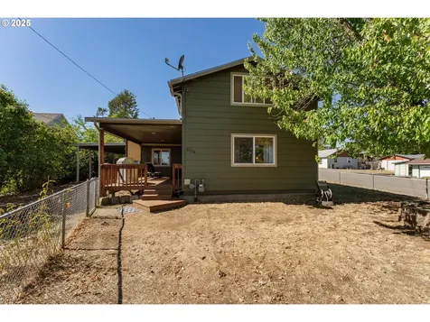 2104 NW Calkins Avenue Roseburg OR 97471