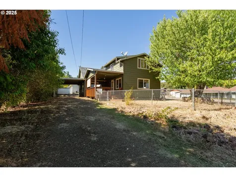 2104 NW Calkins Avenue Roseburg OR 97471