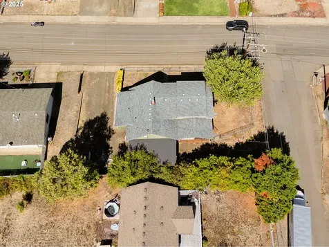 2104 NW Calkins Avenue Roseburg OR 97471