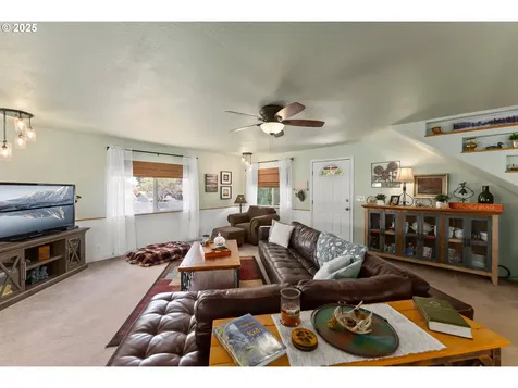 2104 NW Calkins Avenue Roseburg OR 97471