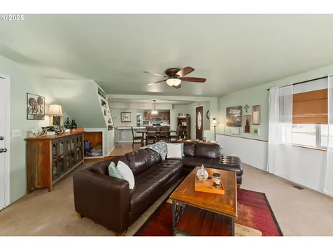 2104 NW Calkins Avenue Roseburg OR 97471