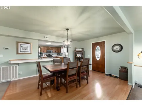 2104 NW Calkins Avenue Roseburg OR 97471