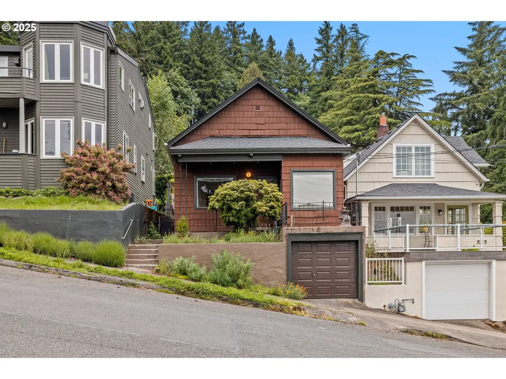 225 SW Bancroft Street Portland OR 97239