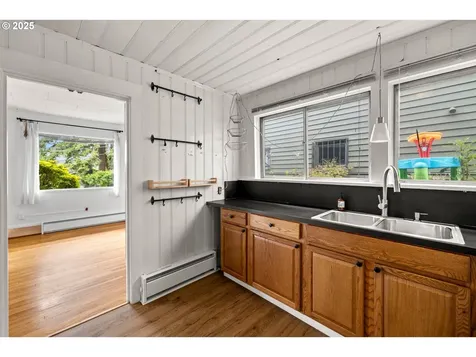 225 SW Bancroft Street Portland OR 97239