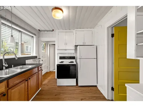 225 SW Bancroft Street Portland OR 97239