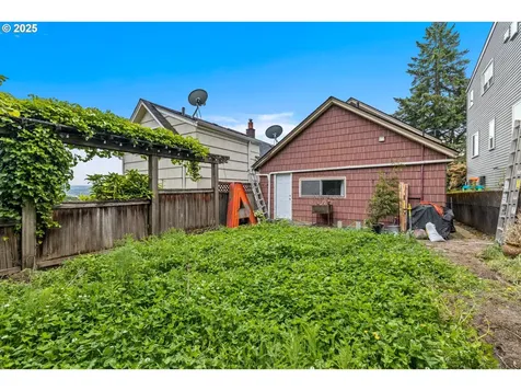 225 SW Bancroft Street Portland OR 97239