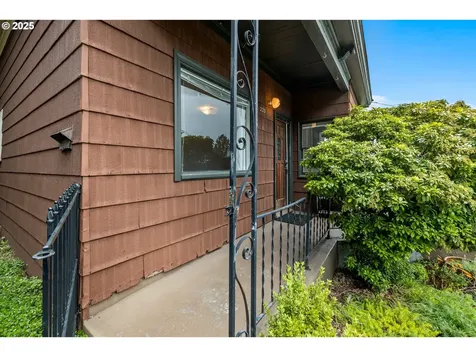 225 SW Bancroft Street Portland OR 97239