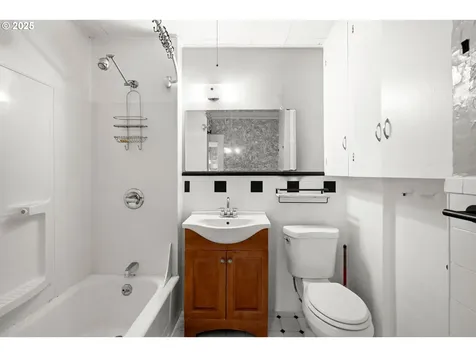 225 SW Bancroft Street Portland OR 97239