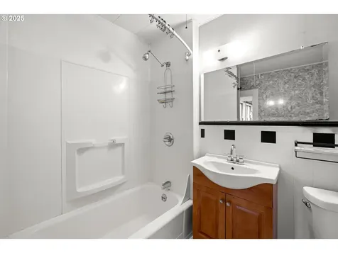 225 SW Bancroft Street Portland OR 97239