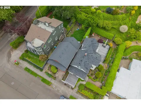 225 SW Bancroft Street Portland OR 97239