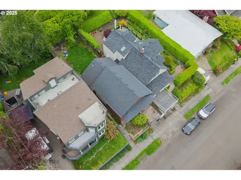 225 SW Bancroft Street Portland OR 97239