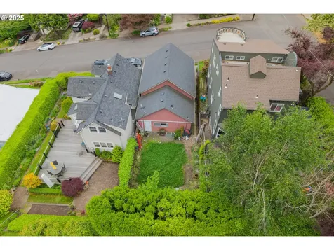 225 SW Bancroft Street Portland OR 97239