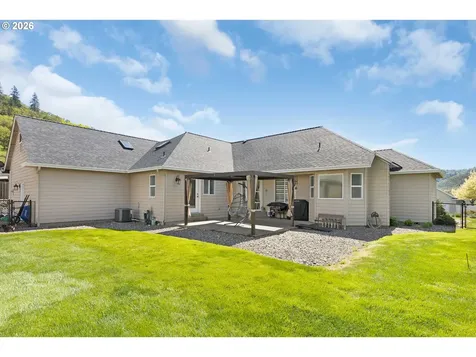 402 Martha Drive Winchester OR 97495