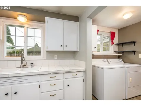 2074 Monterey Lane Eugene OR 97401