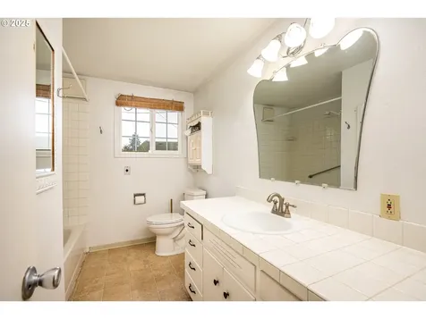 2074 Monterey Lane Eugene OR 97401