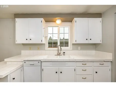 2074 Monterey Lane Eugene OR 97401