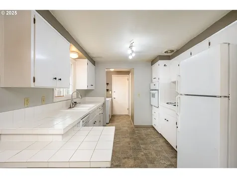 2074 Monterey Lane Eugene OR 97401