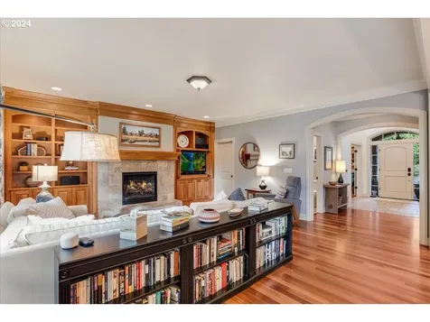 8311 SW 42nd Avenue Portland OR 97219