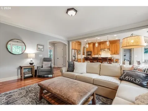 8311 SW 42nd Avenue Portland OR 97219