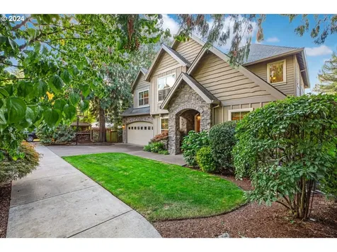 8311 SW 42nd Avenue Portland OR 97219