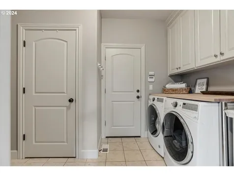 8311 SW 42nd Avenue Portland OR 97219