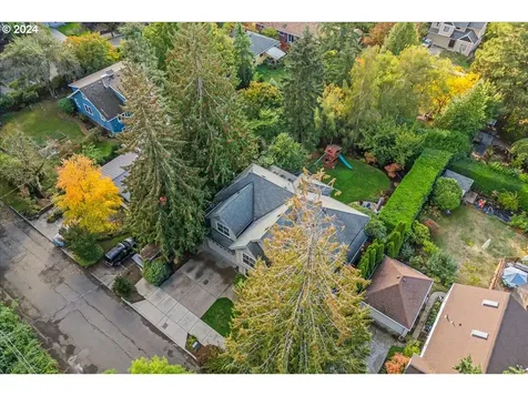 8311 SW 42nd Avenue Portland OR 97219