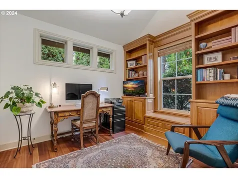8311 SW 42nd Avenue Portland OR 97219