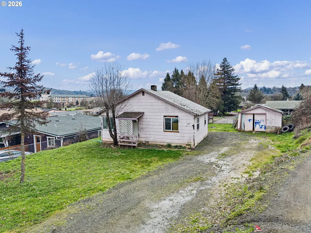 593 NW Sweetbrier Avenue Roseburg OR 97471
